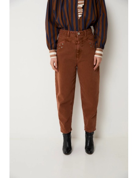 Jeans Corse Tachas Camel